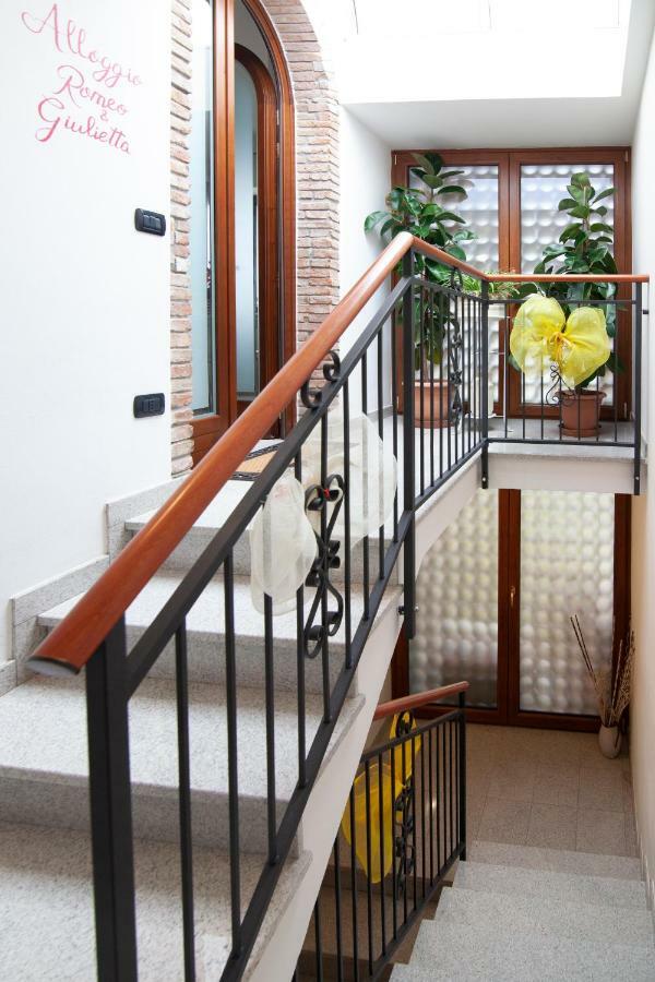 Hotel La Finestra Sul Castello Soave  Exterior foto